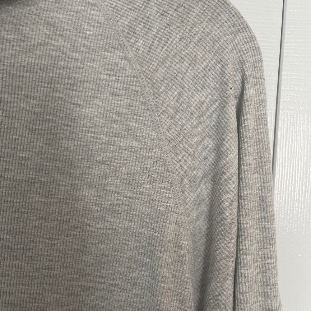 Exercise tops - Picture 2 of 4